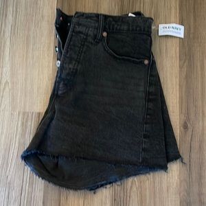 Raw hem black shorts